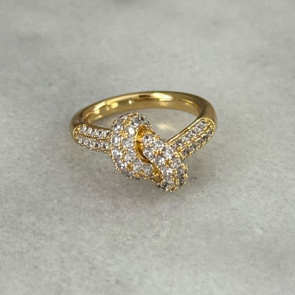 Gold Crystal Pave Knot Ring 

Brand New

Gold Plated Stainless Steel
